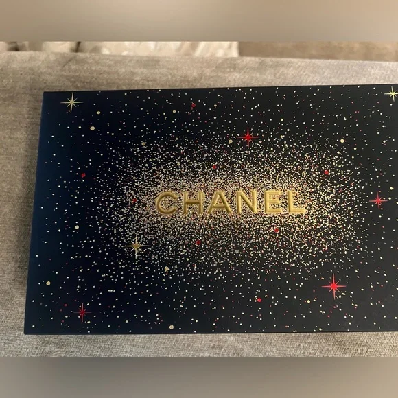 Chanel 2021 Red Beauty Bag - Picture 12 of 16